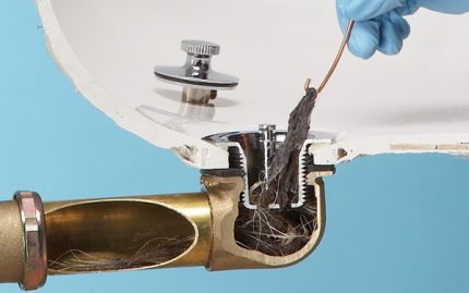 Fighting sewer stink