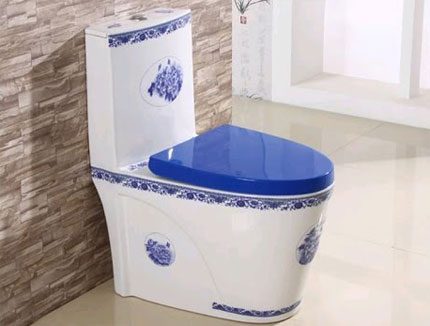 Nhà vệ sinh bằng sứ trong nhà.