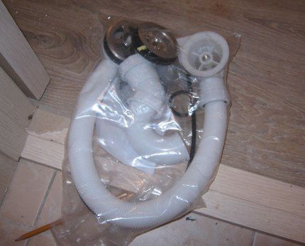 Water trap kit with overflow for sewerage