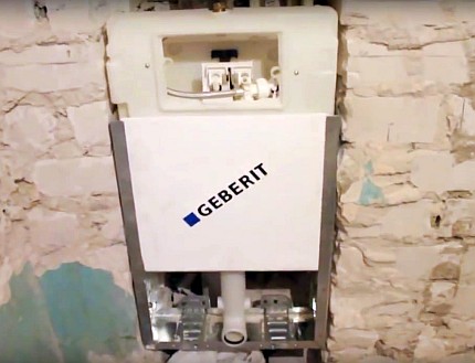 Blokkeer installatie voor het installeren van een toilet