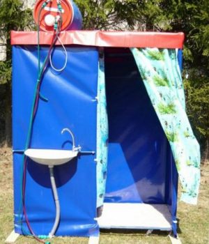 Lavabo extérieur dans la rue
