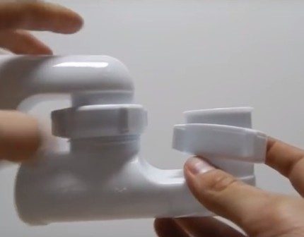 Kết nối của một ống nhánh và một hydrolock