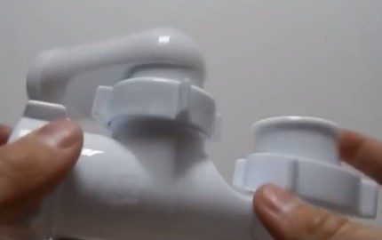 Vặn phích cắm vào thân van
