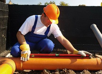 Độ dốc của ống cống hộ gia đình và công nghiệp