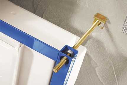 Armatuur voor hoekmontage van een toiletpot