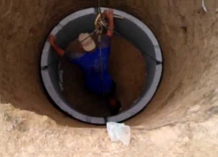 Lắp đặt nhẫn cho một cesspool