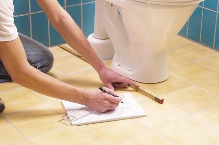 Ang pag-install ng isang banyo sa isang taffeta