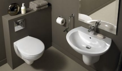 Compact toilet