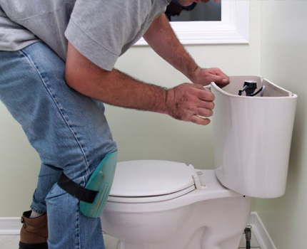 Toilet spoeltank