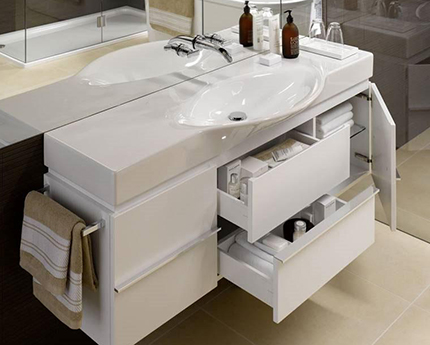 Baignoire murale contemporaine