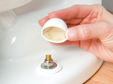 Gasket under the toilet screw