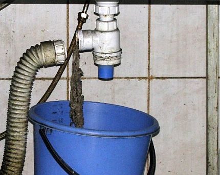 Dismantling an old sink