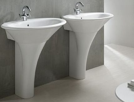 Washbasin with pedestal