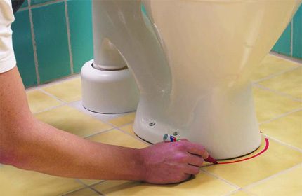 Marking the installation location for the toilet