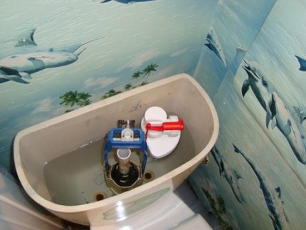 Garnitures de siège de toilette compactes