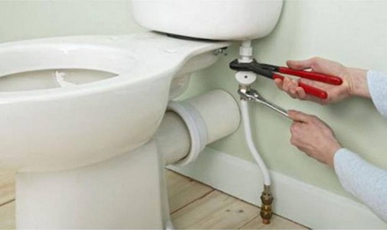 Cuvette à chasse d'eau avec raccord d'eau inférieur