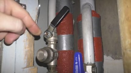 Chevauchement d'un tuyau d'alimentation en eau
