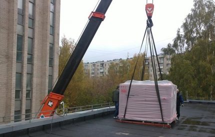 Installatie op het dak van de koelmachine