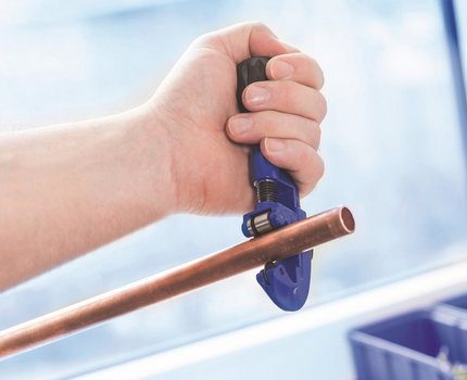 Manu-manong pamutol ng pipe para magamit sa bahay
