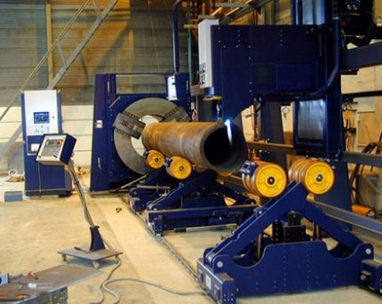 Laser pipe cutting machine
