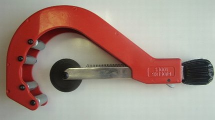 Ang pinakasimpleng roller pipe cutter