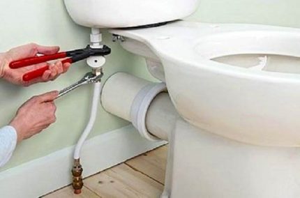 Ang pagpasok sa banyo sa pipe