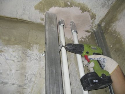 Installatie van verticale geleiders
