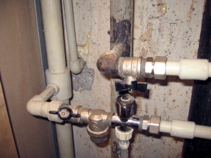 Dissimilar na koneksyon ng pipe