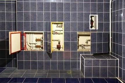 Types of revision niches with hatches