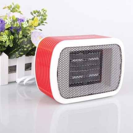Radiateur soufflant miniature sur la table