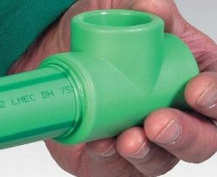 Dubbele ring op de kruising van twee delen