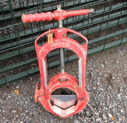Guillotine Type Pipe Cutter