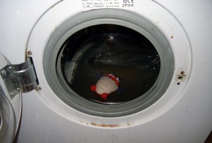 De machine voert geen water af