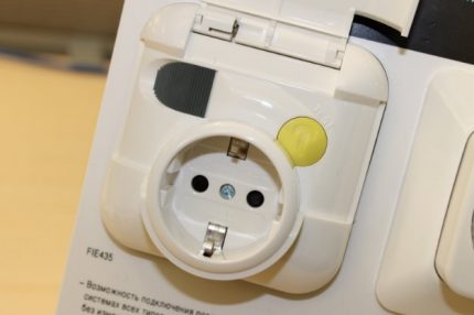 Ổ cắm với RCD