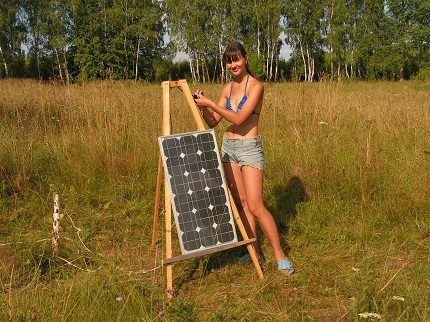 Zelfgemaakt zonnepaneel in het land