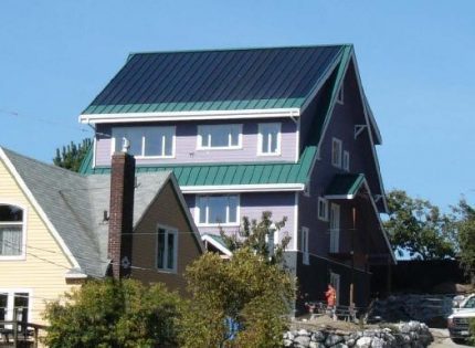 Zonnepanelen op het dak van het huis