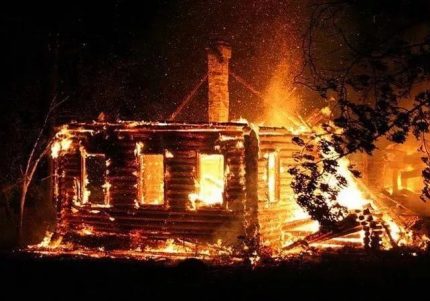 Brand in een houten huis