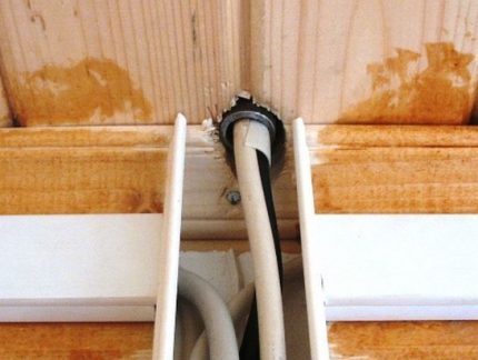 Adapterhuls in de muur