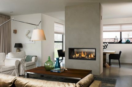 Cheminée dans une colonne décorative