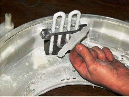 Scale sa loob ng washer
