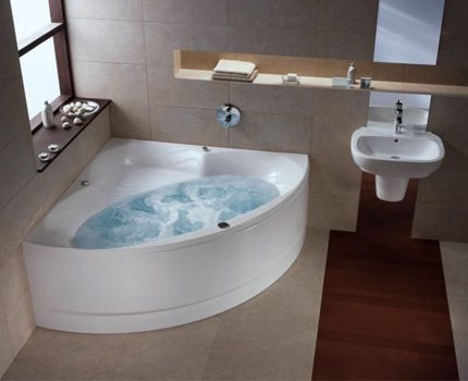 Acrylbad met hydromassage-uitrusting