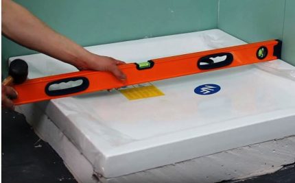 Handa na ang shower tray