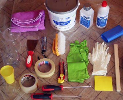 Kagamitan para sa pagtatrabaho sa likidong acrylic
