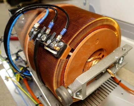 Thiết bị bên trong của ổ servo CH