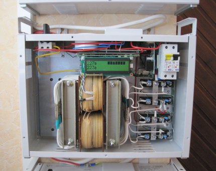 Thiết bị bên trong của thyristor CH