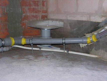 Pag-install ng isang hagdan at tubo