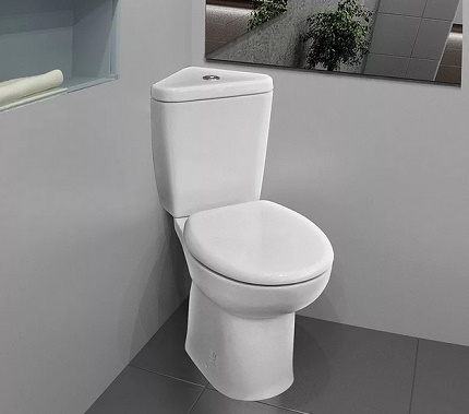 Corner toilet na may pagpipilian ng bidet