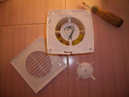 Installatie van een ventilatie-apparaat