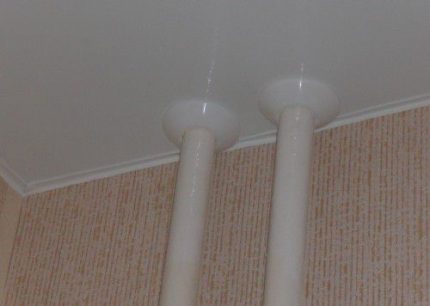 Decoratieve voering voor het plafond