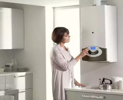 Dubbele ketel in het interieur van de keuken